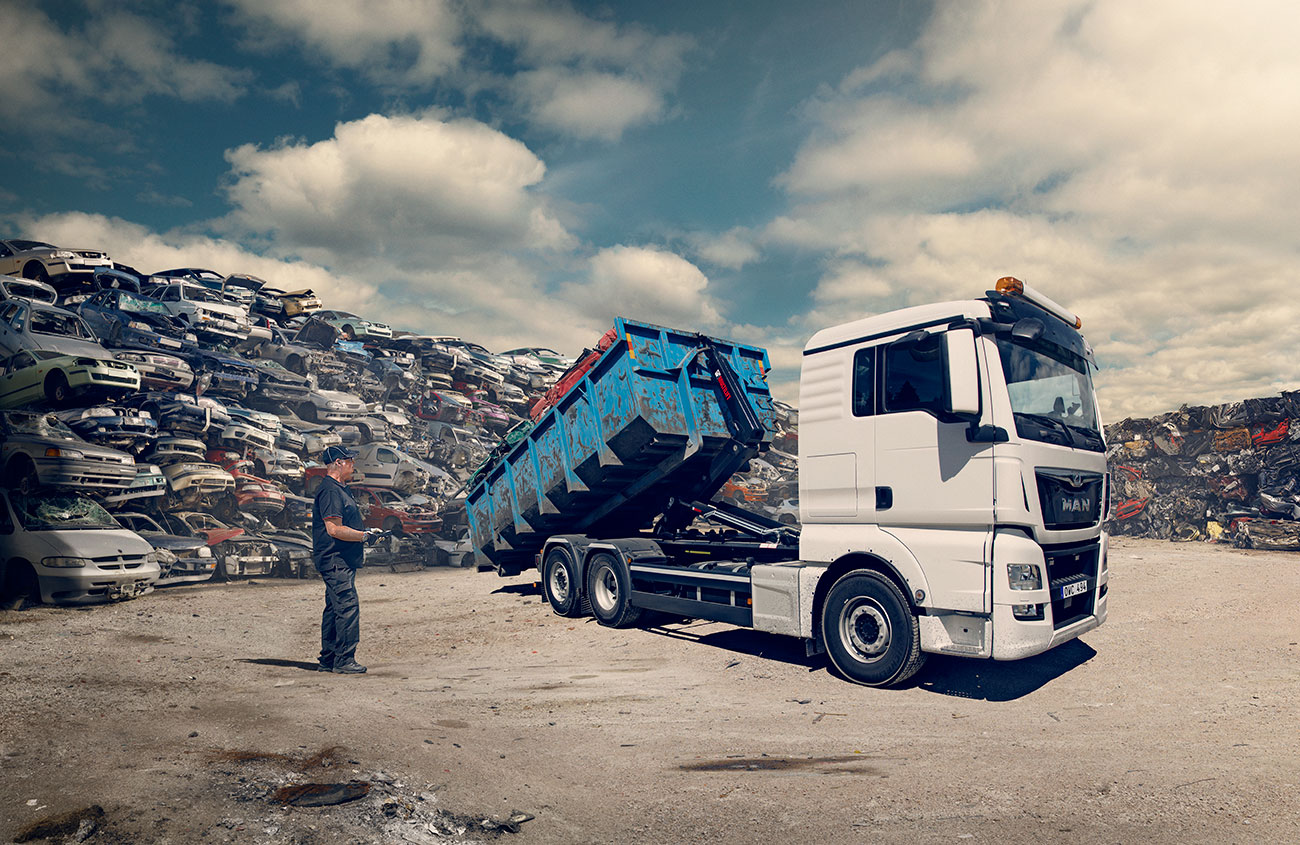 multilift-hero-at-car-scrapyard_1300x845.jpg